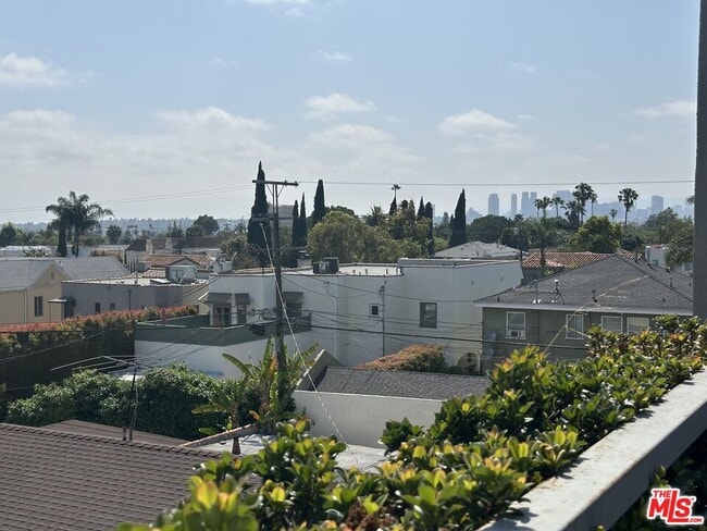 Building Photo - 5403 W Wilshire Vista Ln