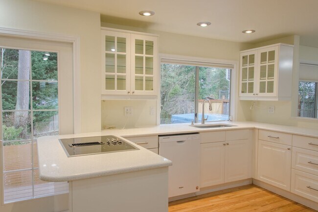Building Photo - 3bd/2.5ba Issaquah Home