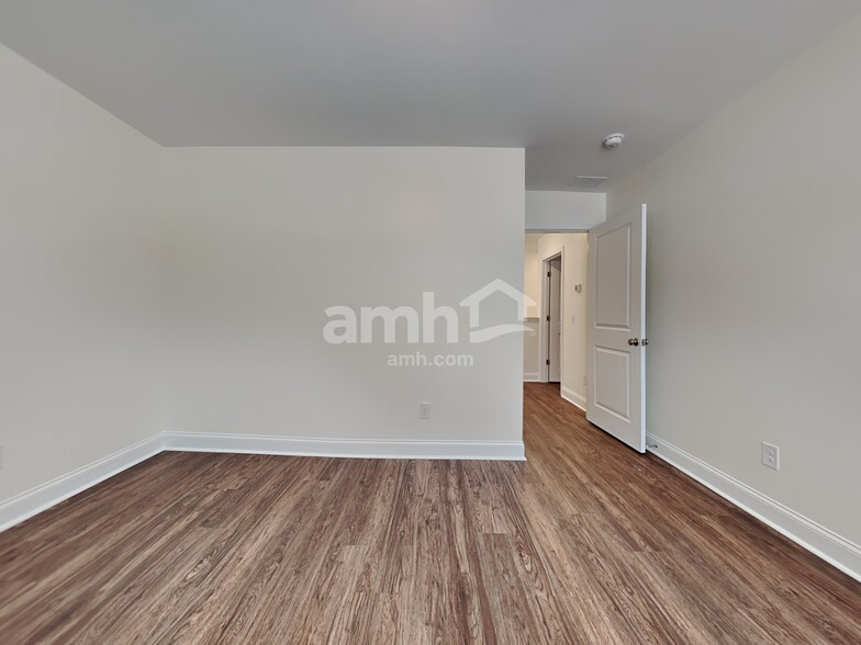 Building Photo - 1821 Produce Ln
