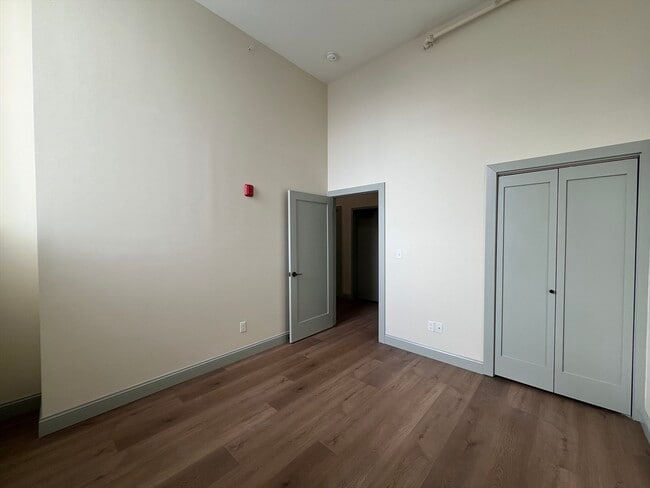 Building Photo - 160 Seabury St