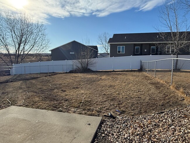 Building Photo - 1351 E Oakland St