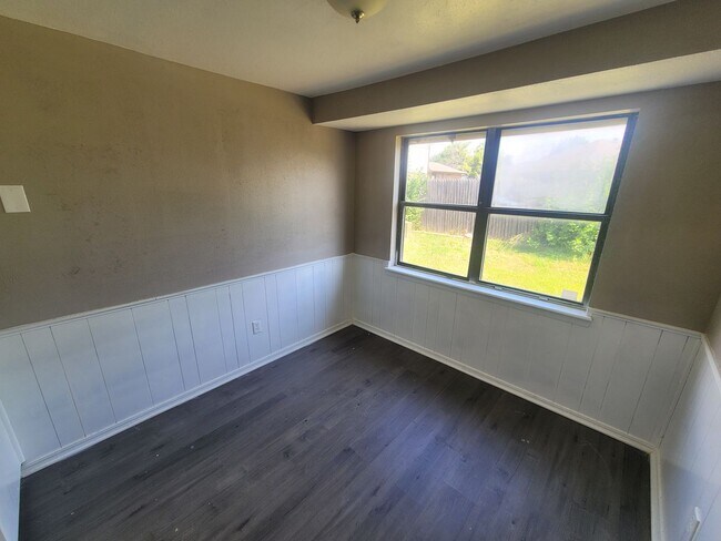 Building Photo - COMING SOON! RARE 5 BEDROOM HOME IN SOUTH OKC / MOORE SCHOOLS!