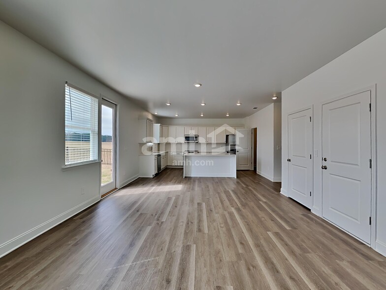 Building Photo - 116 Punderson Dr