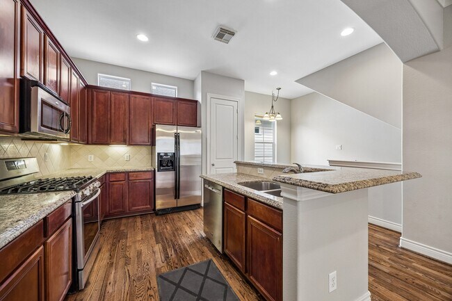 Building Photo - 622 Rutland St