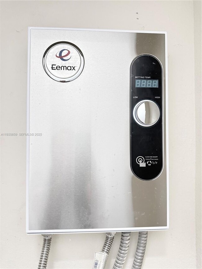 Building Photo - 134 SE 28th Ter