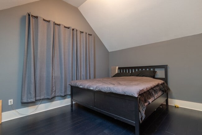 Building Photo - 6406 SE 44th Ave