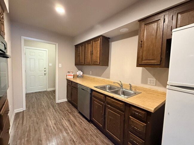 Building Photo - 1413-1415 Blackwell Drive