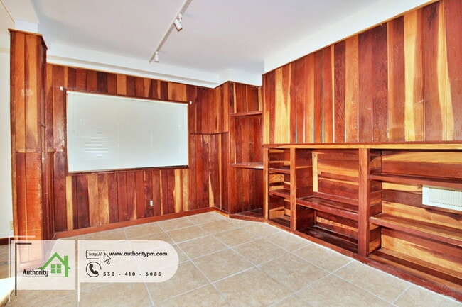 Building Photo - 3350 Mountain Oak Dr