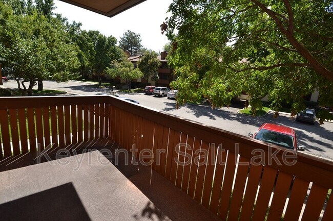 Building Photo - 6877 Countrywoods Cir