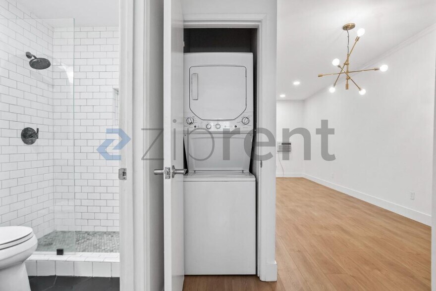 Building Photo - Unit 385