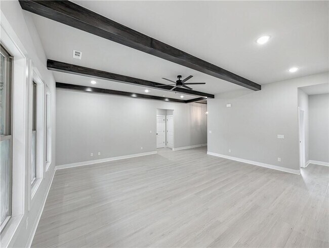 Building Photo - 10 Olmsted Cir