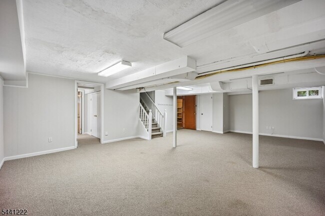 Building Photo - 11 Wordsworth Rd