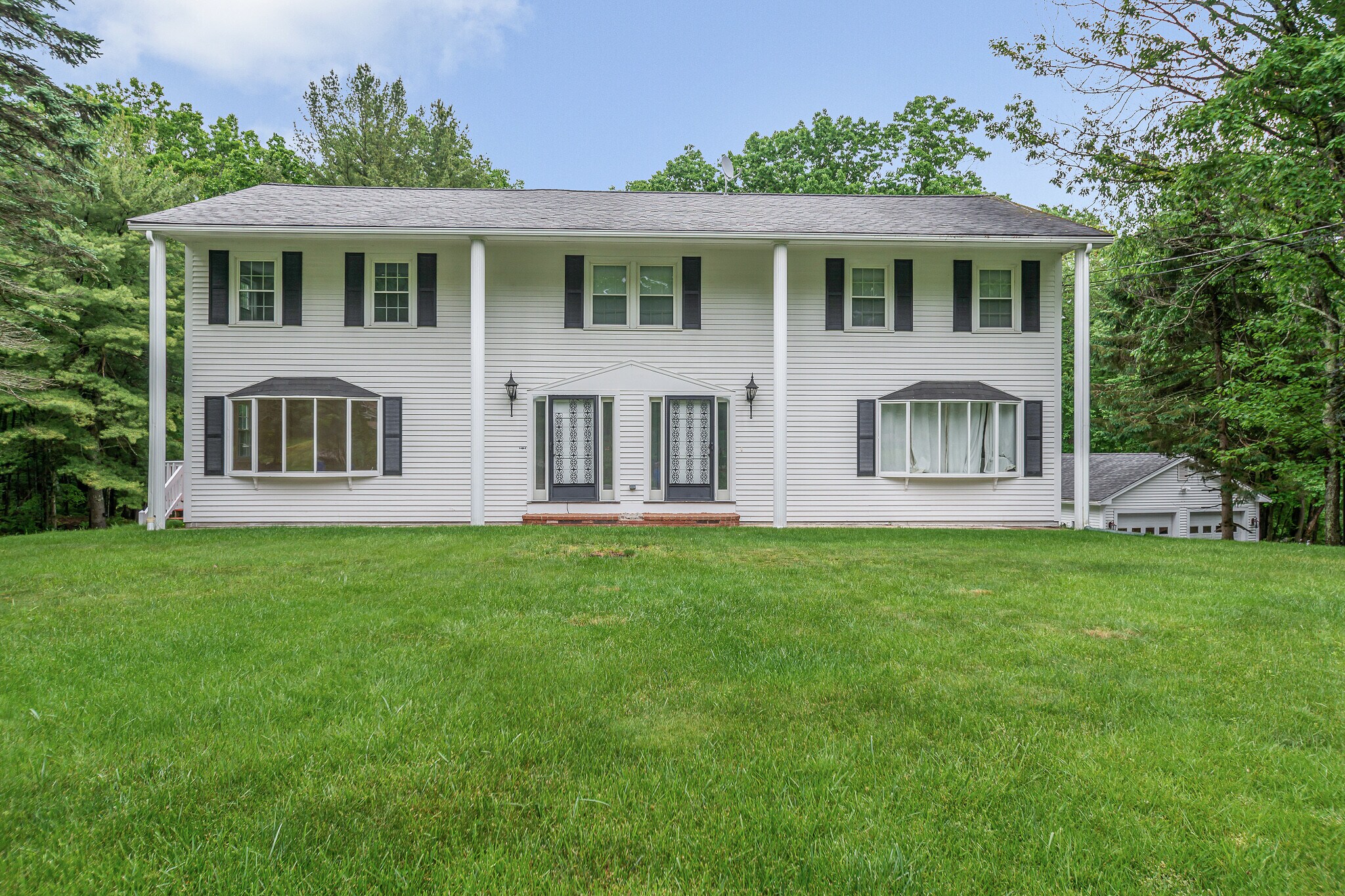 Building Photo - 352 Mammoth Rd
