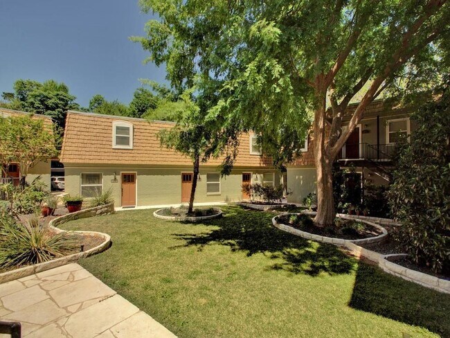 Building Photo - 1500 East Side Dr