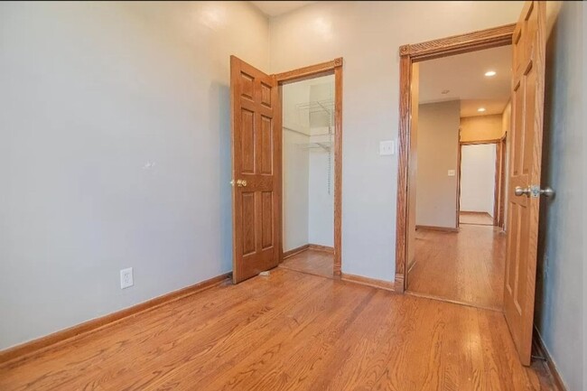 Building Photo - 4Br Home Near West Warren Blvd in Chicago