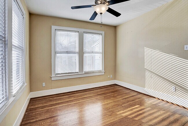 Building Photo - 1220 Waugh Dr