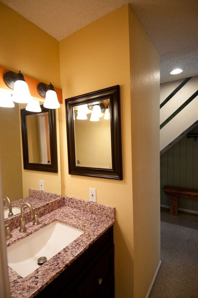 Building Photo - Mt. Bachelor Village Condo #207