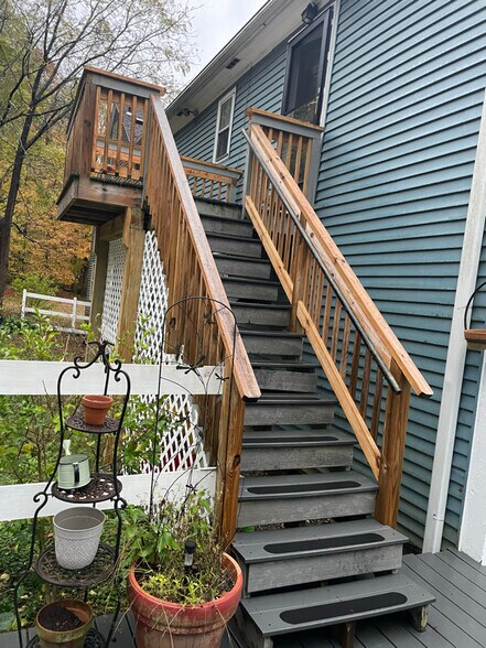Primary Photo - 42 Thompson Rd