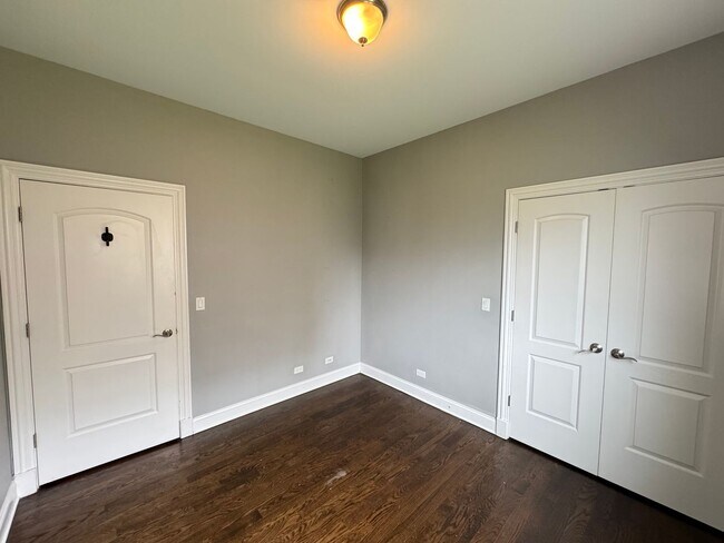 Building Photo - 5406 S Indiana Ave