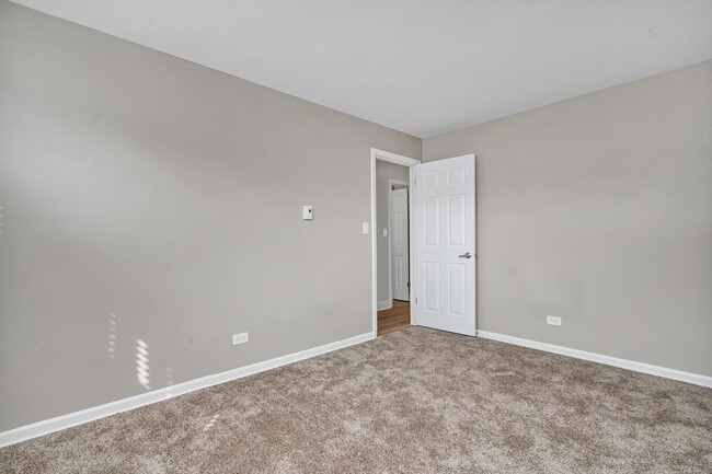Building Photo - 37 Briar St