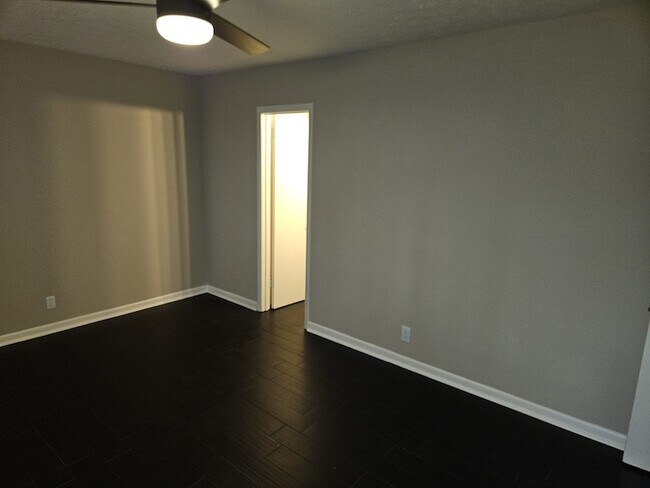 Building Photo - 101 Edgewood Dr