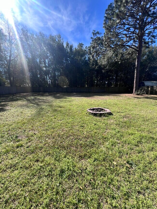 Building Photo - 345 John King Rd