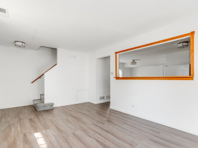 Building Photo - 1053 Symphony Dr