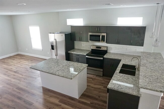 Building Photo - 5036 Van Fleet St