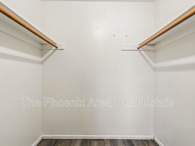 Building Photo - 3109 E Pueblo Ave