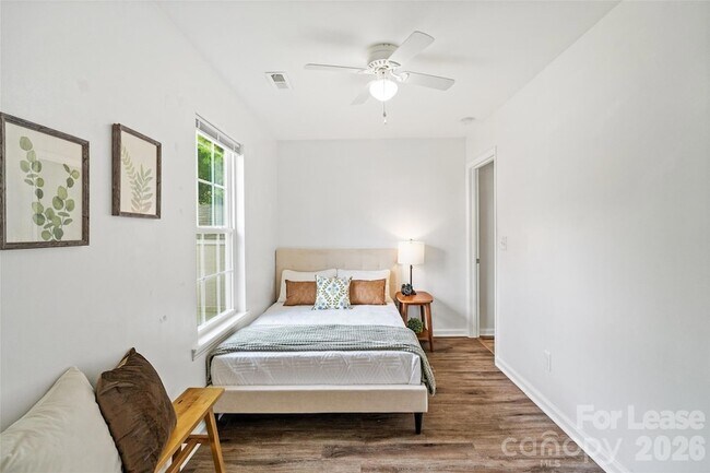 Building Photo - 6600/6602 Porterfield Road Unit
