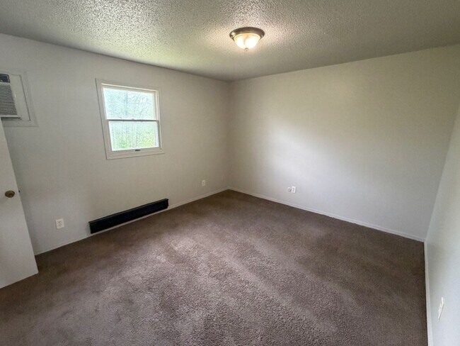 Building Photo - 115 Jerome Ln