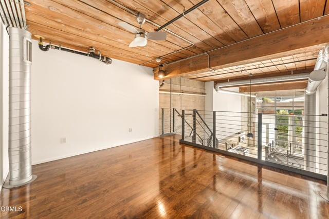 Building Photo - 530 S Hewitt St