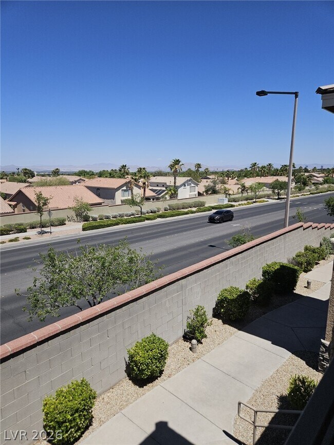 Building Photo - 9901 Trailwood Dr