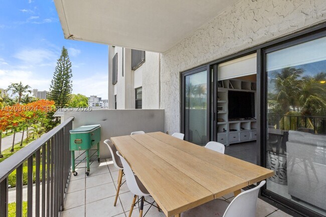 Building Photo - 575 Crandon Blvd