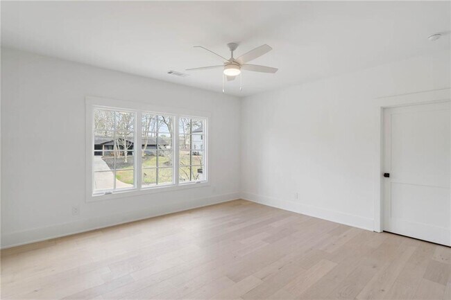 Building Photo - 312 Meadow Dr