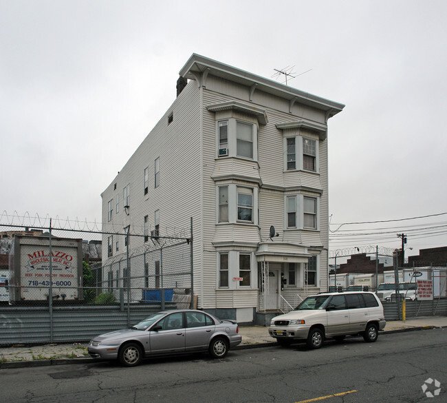 Primary Photo - 168 Sherman Ave