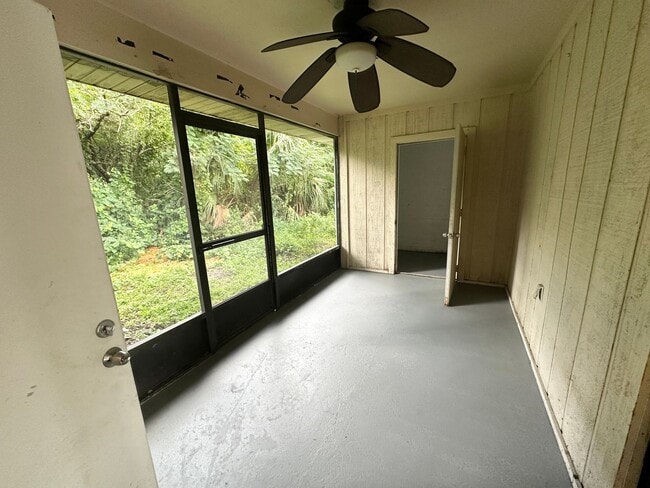 Building Photo - 1710 Ridgewood Ln