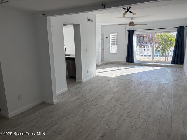 Building Photo - 5000 Ocean Beach Blvd