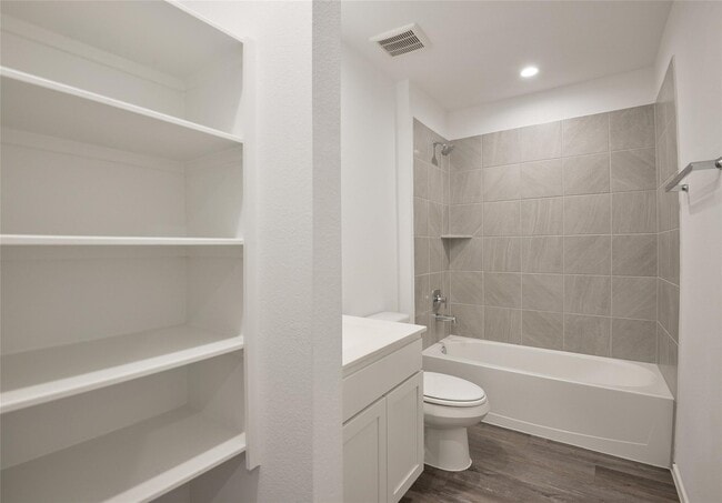 Building Photo - 1055 Llano Trl