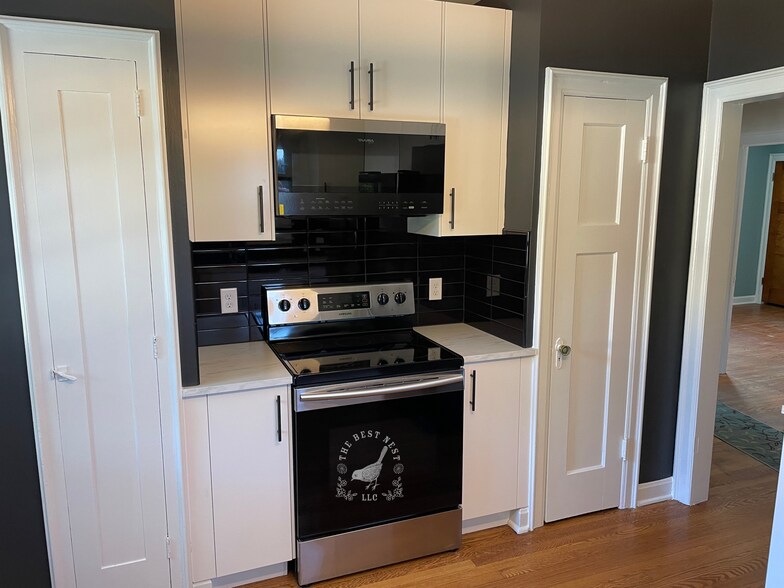 Building Photo - 1427 N Hawley Rd