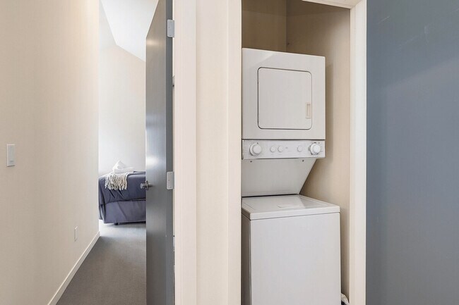 Building Photo - 1308 E Marion St