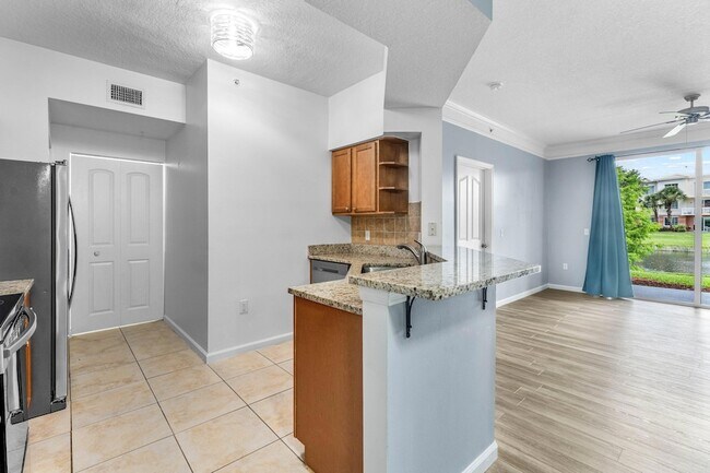 Building Photo - 10106 Myrtlewood Cir W