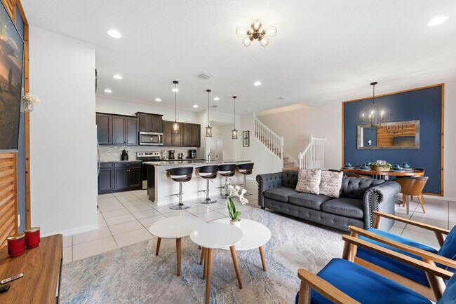 Building Photo - 2440 Dubai St