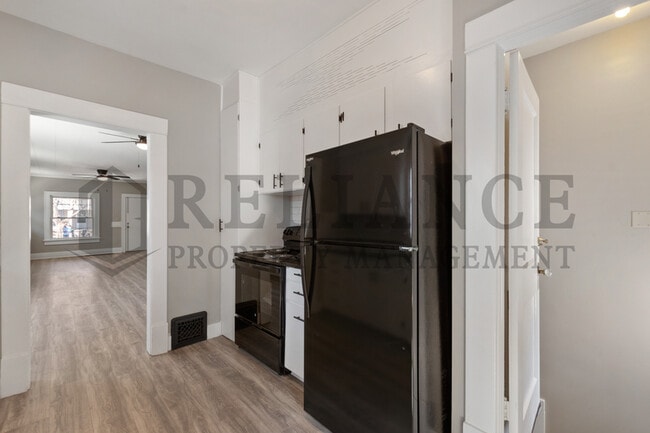 Building Photo - 152 S Estelle St