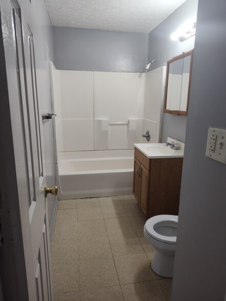 Building Photo - 14 N Ritchie Ave