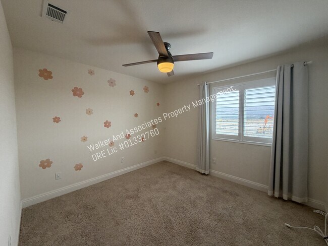 Building Photo - 327 Las Flores Dr