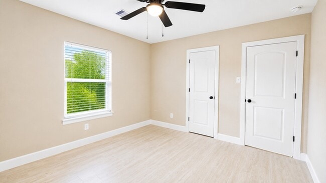 Building Photo - 1206 Pinewood Ln