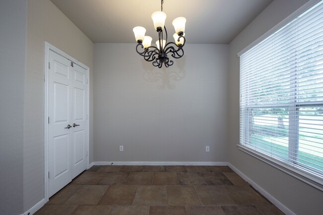 Building Photo - 46 N Planchard Cir