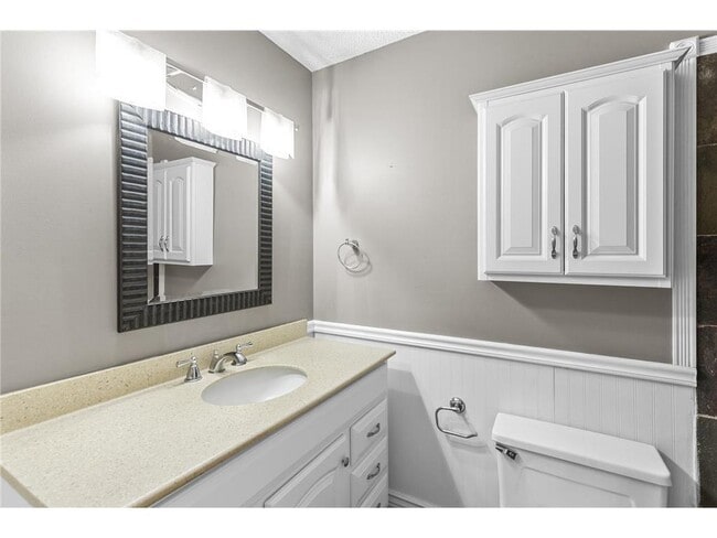 Building Photo - 16405 13th Ave N