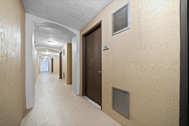 Building Photo - *** LOCATION, LOCATION, LOCATION! *** ANNUAL TURNKEY FURNISHED Rental Available NOW in Positano P...